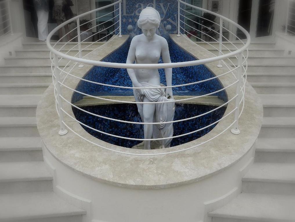 Hotel Lady Mary Милано Мартима Екстериор снимка