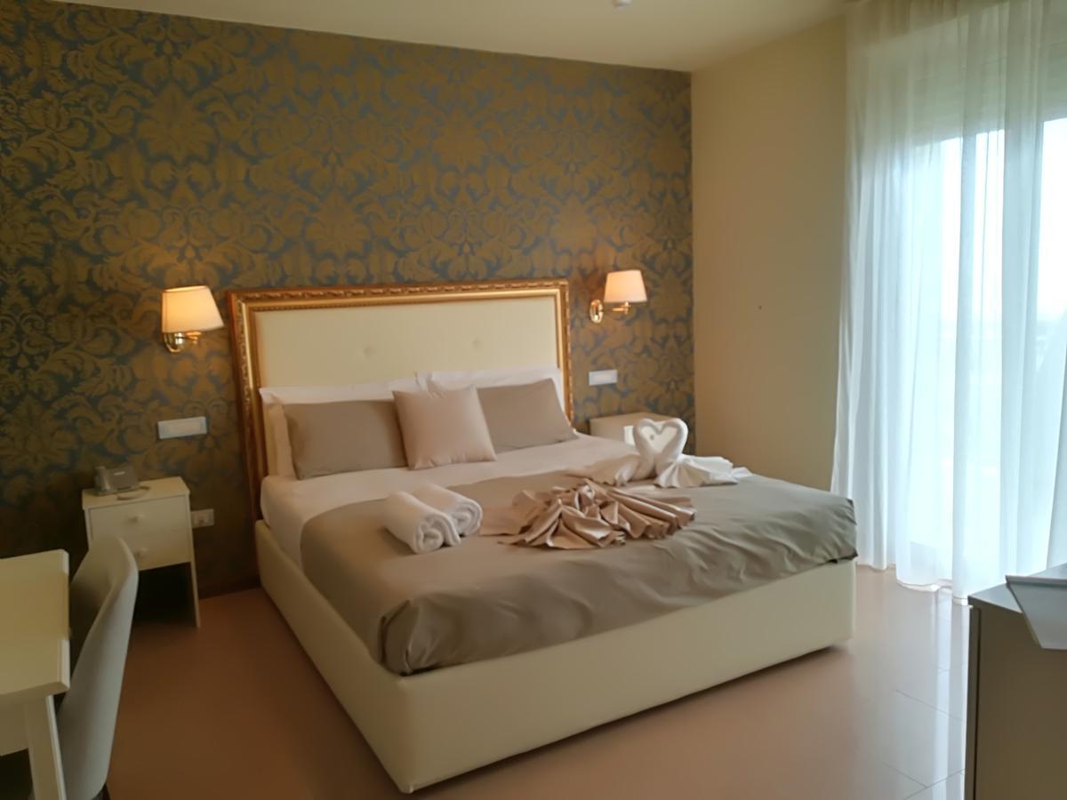 Hotel Lady Mary Милано Мартима Екстериор снимка