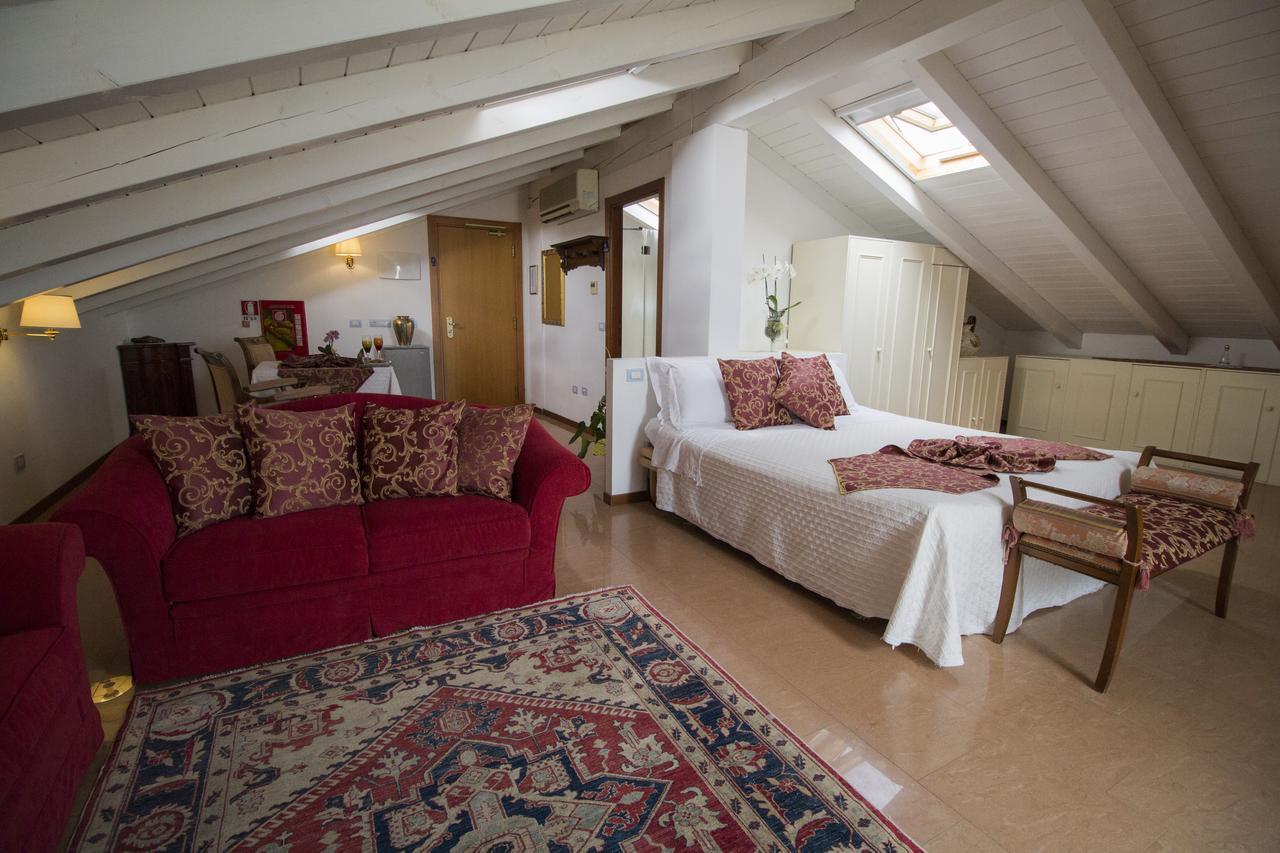 Hotel Lady Mary Милано Мартима Екстериор снимка