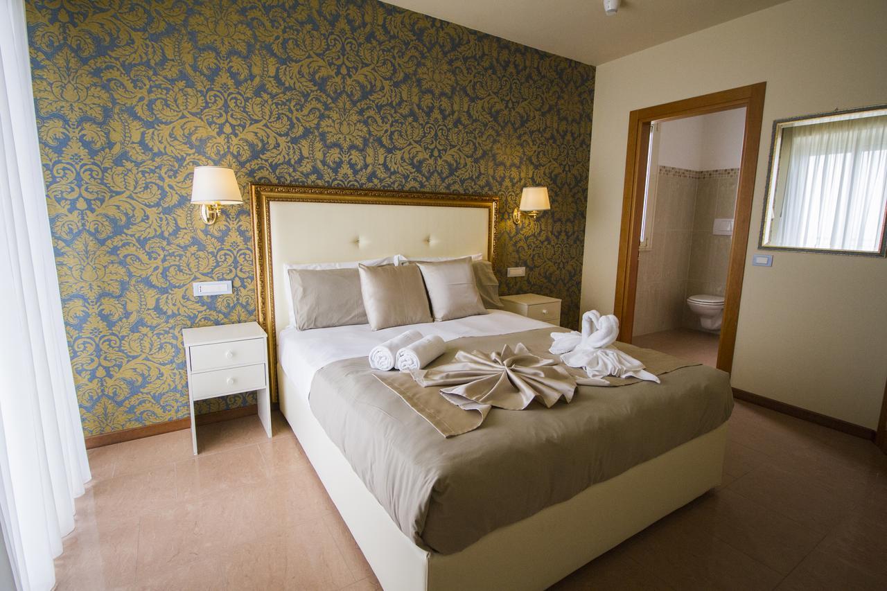 Hotel Lady Mary Милано Мартима Екстериор снимка