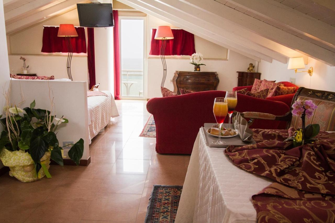 Hotel Lady Mary Милано Мартима Екстериор снимка