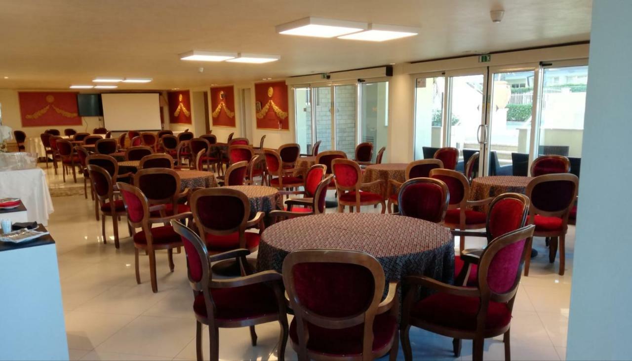 Hotel Lady Mary Милано Мартима Екстериор снимка